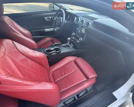 Белый Форд Мустанг, объемом двигателя 2.25 л и пробегом 64 тыс. км за 21000 $, фото 11 на Automoto.ua