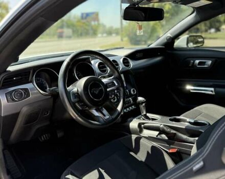 Білий Форд Мустанг, об'ємом двигуна 2.26 л та пробігом 52 тис. км за 24000 $, фото 5 на Automoto.ua