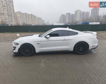 Белый Форд Мустанг, объемом двигателя 4.95 л и пробегом 62 тыс. км за 38000 $, фото 2 на Automoto.ua