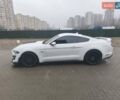 Белый Форд Мустанг, объемом двигателя 4.95 л и пробегом 62 тыс. км за 38000 $, фото 2 на Automoto.ua