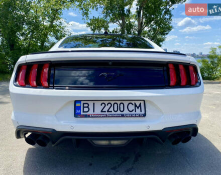 Белый Форд Мустанг, объемом двигателя 2.26 л и пробегом 80 тыс. км за 24000 $, фото 18 на Automoto.ua