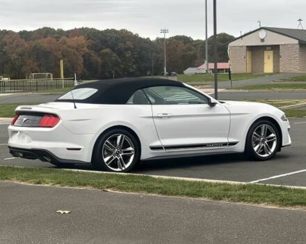 Белый Форд Мустанг, объемом двигателя 2.3 л и пробегом 48 тыс. км за 10000 $, фото 5 на Automoto.ua