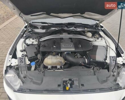 Белый Форд Мустанг, объемом двигателя 4.95 л и пробегом 62 тыс. км за 38000 $, фото 9 на Automoto.ua