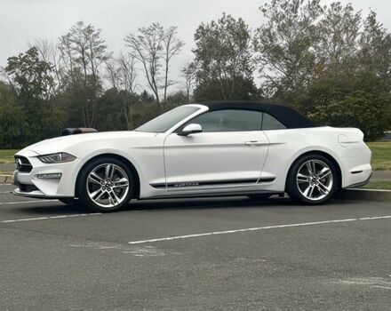 Белый Форд Мустанг, объемом двигателя 2.3 л и пробегом 48 тыс. км за 10000 $, фото 2 на Automoto.ua