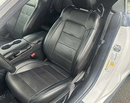 Белый Форд Мустанг, объемом двигателя 2.3 л и пробегом 48 тыс. км за 10000 $, фото 9 на Automoto.ua