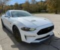 Белый Форд Мустанг, объемом двигателя 5 л и пробегом 44 тыс. км за 8000 $, фото 1 на Automoto.ua