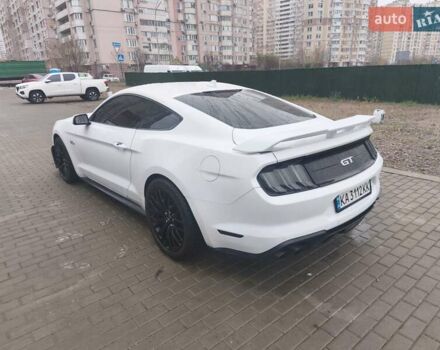 Белый Форд Мустанг, объемом двигателя 4.95 л и пробегом 62 тыс. км за 38000 $, фото 4 на Automoto.ua