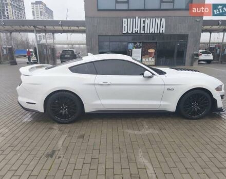 Белый Форд Мустанг, объемом двигателя 4.95 л и пробегом 62 тыс. км за 38000 $, фото 3 на Automoto.ua