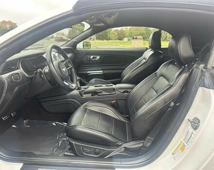 Белый Форд Мустанг, объемом двигателя 2.3 л и пробегом 48 тыс. км за 10000 $, фото 6 на Automoto.ua