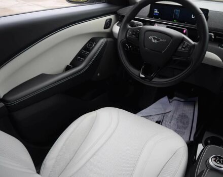 Белый Форд Мустанг, объемом двигателя 0 л и пробегом 12 тыс. км за 15800 $, фото 8 на Automoto.ua