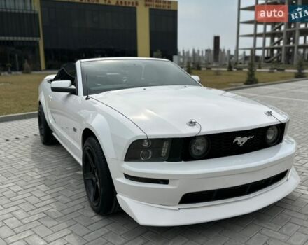 Белый Форд Мустанг, объемом двигателя 4.6 л и пробегом 102 тыс. км за 16500 $, фото 1 на Automoto.ua