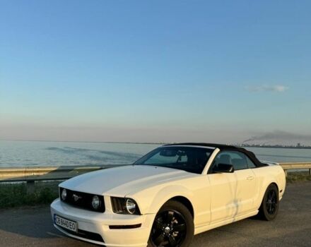 Белый Форд Мустанг, объемом двигателя 4 л и пробегом 120 тыс. км за 8500 $, фото 1 на Automoto.ua