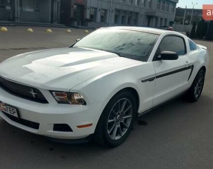 Білий Форд Мустанг, об'ємом двигуна 3.7 л та пробігом 110 тис. км за 17000 $, фото 1 на Automoto.ua