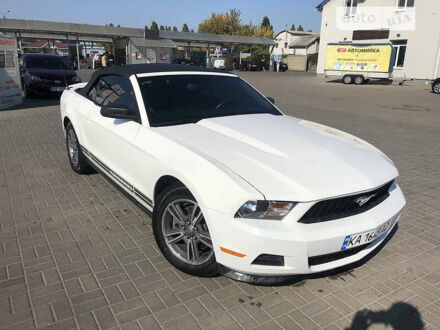 Форд Мустанг 2012 у Києві на Automoto.ua Білий Форд Мустанг, об'ємом двигуна 3.7 л та пробігом 110 тис. км за 14500 $, фото 1 на Automoto.ua