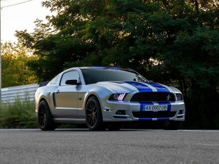 Білий Форд Мустанг, об'ємом двигуна 5 л та пробігом 99 тис. км за 30000 $, фото 1 на Automoto.ua