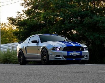 Белый Форд Мустанг, объемом двигателя 5 л и пробегом 99 тыс. км за 30000 $, фото 1 на Automoto.ua