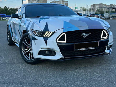 Білий Форд Мустанг, об'ємом двигуна 2.3 л та пробігом 201 тис. км за 11800 $, фото 1 на Automoto.ua
