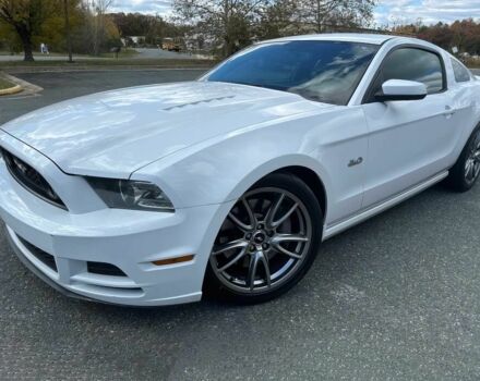 Белый Форд Мустанг, объемом двигателя 5 л и пробегом 89 тыс. км за 6000 $, фото 1 на Automoto.ua