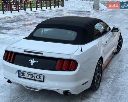 Белый Форд Мустанг, объемом двигателя 3.7 л и пробегом 139 тыс. км за 18500 $, фото 1 на Automoto.ua