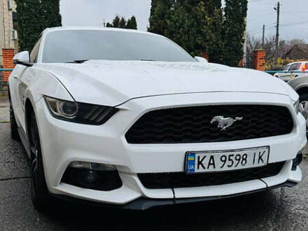 Белый Форд Мустанг, объемом двигателя 2.26 л и пробегом 29 тыс. км за 11500 $, фото 1 на Automoto.ua