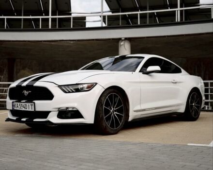 Белый Форд Мустанг, объемом двигателя 2.3 л и пробегом 70 тыс. км за 12999 $, фото 1 на Automoto.ua