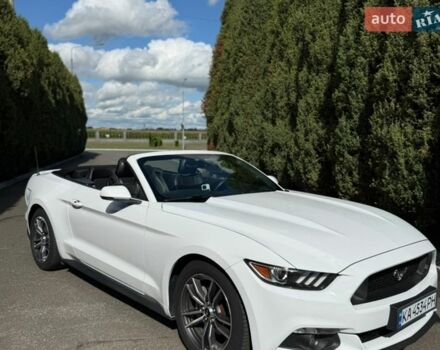 Белый Форд Мустанг, объемом двигателя 2.26 л и пробегом 173 тыс. км за 17000 $, фото 1 на Automoto.ua