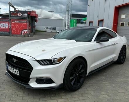 Белый Форд Мустанг, объемом двигателя 2.26 л и пробегом 88 тыс. км за 16000 $, фото 1 на Automoto.ua