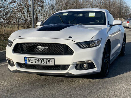 Форд Мустанг 2016 в Днепре (Днепропетровске) на Automoto.ua Белый Форд Мустанг, объемом двигателя 2.3 л и пробегом 117 тыс. км за 30000 $, фото 1 на Automoto.ua