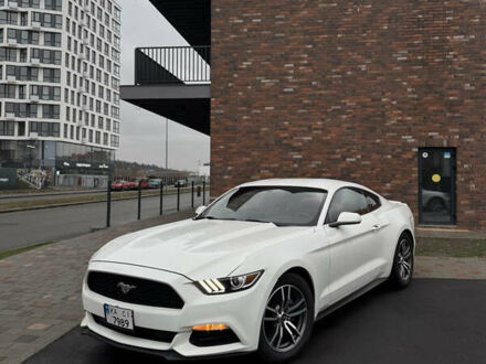 Форд Мустанг 2016 в Киеве на Automoto.ua Белый Форд Мустанг, объемом двигателя 3.7 л и пробегом 98 тыс. км за 16500 $, фото 1 на Automoto.ua