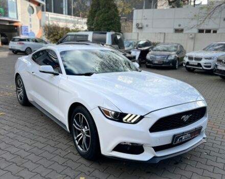 Белый Форд Мустанг, объемом двигателя 2.3 л и пробегом 102 тыс. км за 16000 $, фото 1 на Automoto.ua