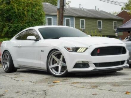 Форд Мустанг 2016 в Киеве на Automoto.ua Белый Форд Мустанг, объемом двигателя 5 л и пробегом 73 тыс. км за 3900 $, фото 1 на Automoto.ua