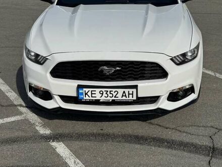 Белый Форд Мустанг, объемом двигателя 2.26 л и пробегом 88 тыс. км за 17000 $, фото 1 на Automoto.ua