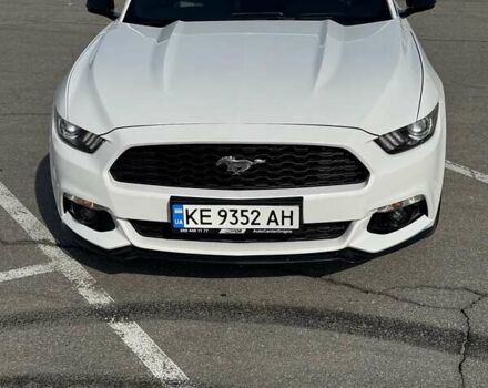 Белый Форд Мустанг, объемом двигателя 2.26 л и пробегом 88 тыс. км за 17000 $, фото 1 на Automoto.ua
