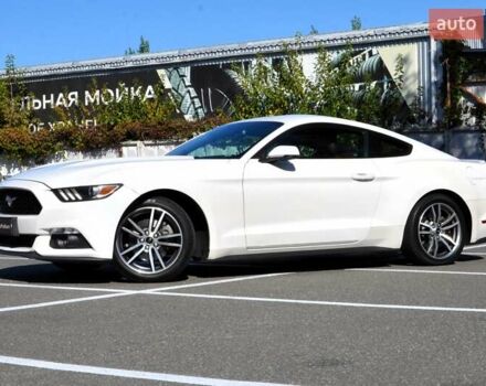 Білий Форд Мустанг, об'ємом двигуна 2.3 л та пробігом 140 тис. км за 12300 $, фото 1 на Automoto.ua