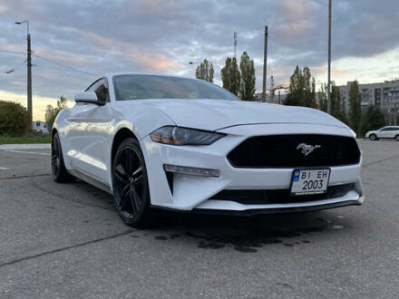 Белый Форд Мустанг, объемом двигателя 2.26 л и пробегом 80 тыс. км за 14000 $, фото 1 на Automoto.ua