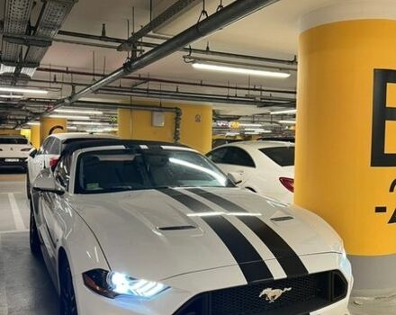 Белый Форд Мустанг, объемом двигателя 2.26 л и пробегом 129 тыс. км за 22500 $, фото 1 на Automoto.ua