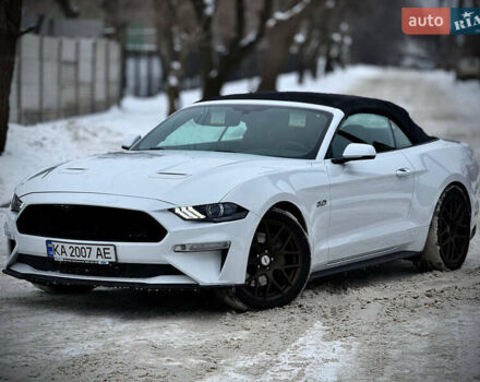 Белый Форд Мустанг, объемом двигателя 4.95 л и пробегом 58 тыс. км за 27000 $, фото 1 на Automoto.ua