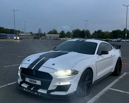 Белый Форд Мустанг, объемом двигателя 2.26 л и пробегом 149 тыс. км за 30000 $, фото 1 на Automoto.ua