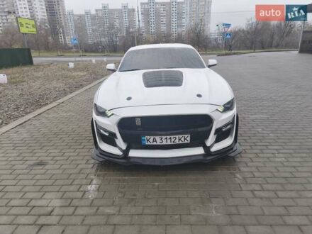 Белый Форд Мустанг, объемом двигателя 4.95 л и пробегом 62 тыс. км за 38000 $, фото 1 на Automoto.ua