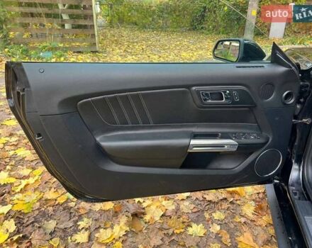 Черный Форд Мустанг, объемом двигателя 2.3 л и пробегом 101 тыс. км за 15990 $, фото 8 на Automoto.ua