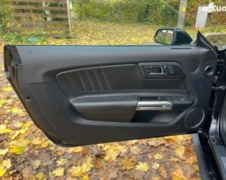 Черный Форд Мустанг, объемом двигателя 2.3 л и пробегом 101 тыс. км за 15990 $, фото 8 на Automoto.ua