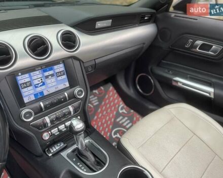 Черный Форд Мустанг, объемом двигателя 2.26 л и пробегом 121 тыс. км за 17999 $, фото 30 на Automoto.ua