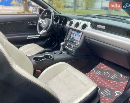 Черный Форд Мустанг, объемом двигателя 2.26 л и пробегом 121 тыс. км за 17999 $, фото 24 на Automoto.ua