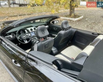 Черный Форд Мустанг, объемом двигателя 2.26 л и пробегом 121 тыс. км за 17999 $, фото 22 на Automoto.ua