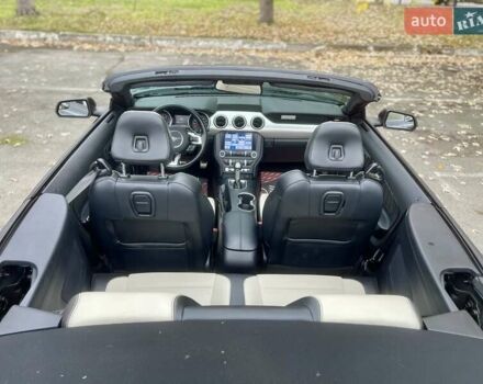 Черный Форд Мустанг, объемом двигателя 2.26 л и пробегом 121 тыс. км за 17999 $, фото 27 на Automoto.ua