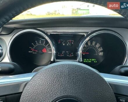 Черный Форд Мустанг, объемом двигателя 4.61 л и пробегом 96 тыс. км за 16000 $, фото 8 на Automoto.ua