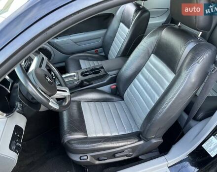 Черный Форд Мустанг, объемом двигателя 4.61 л и пробегом 96 тыс. км за 16000 $, фото 7 на Automoto.ua