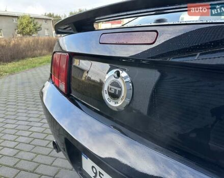 Черный Форд Мустанг, объемом двигателя 4.61 л и пробегом 96 тыс. км за 16000 $, фото 5 на Automoto.ua