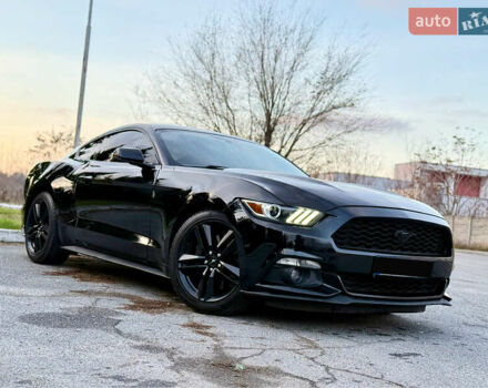 Черный Форд Мустанг, объемом двигателя 2.26 л и пробегом 198 тыс. км за 14300 $, фото 2 на Automoto.ua