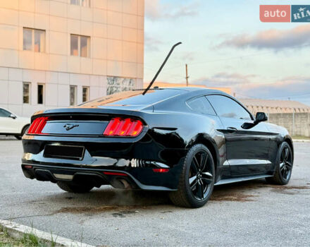 Черный Форд Мустанг, объемом двигателя 2.26 л и пробегом 198 тыс. км за 14300 $, фото 8 на Automoto.ua